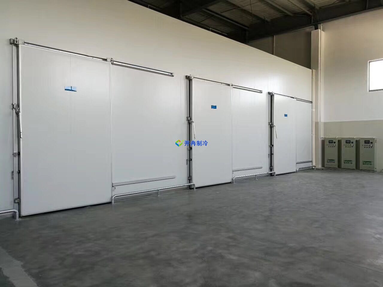 安装一个-18℃低温冷冻库设备，耗电量kw/小时